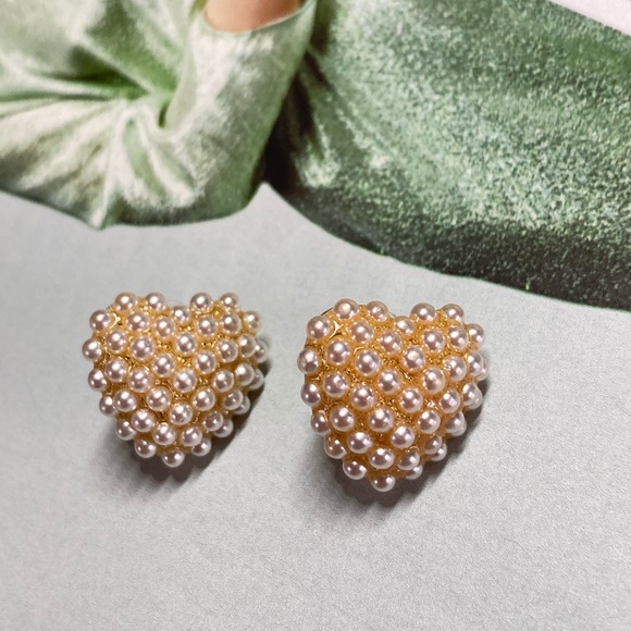 Pearl White Heart Earrings - Picture 2 of 5